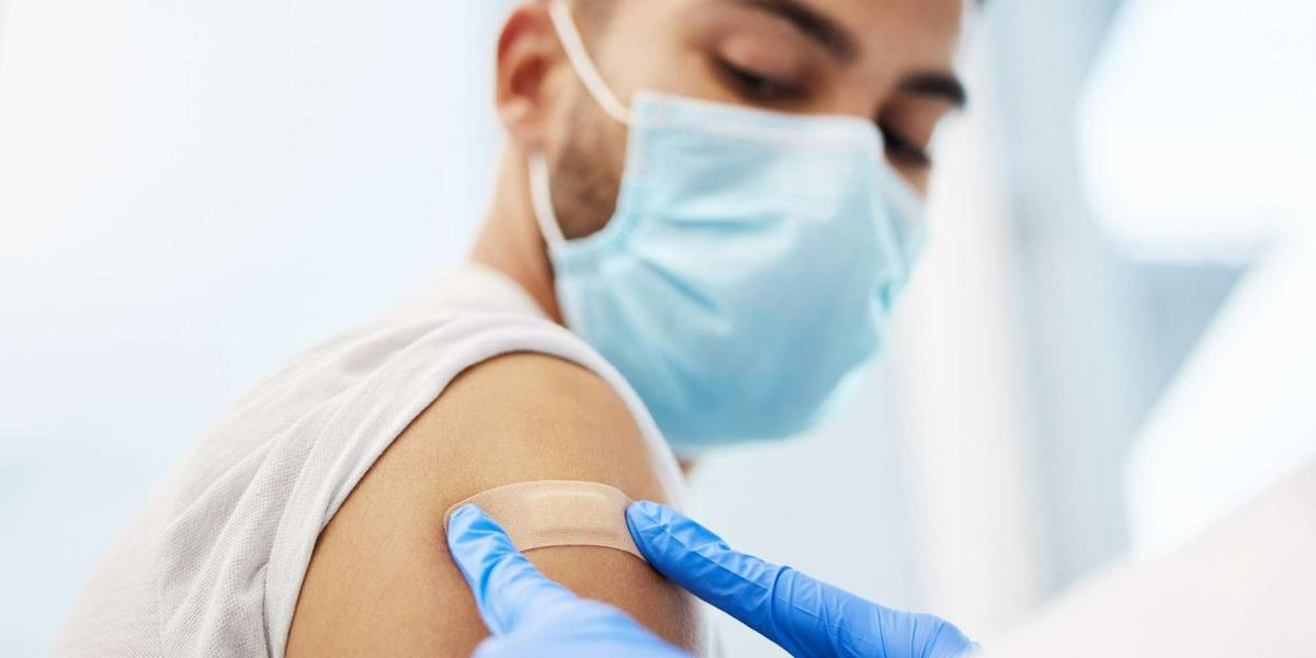 Vue de flacon et seringues de grippe