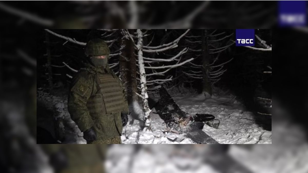 Drone et débris près d'une résidence de Poutine