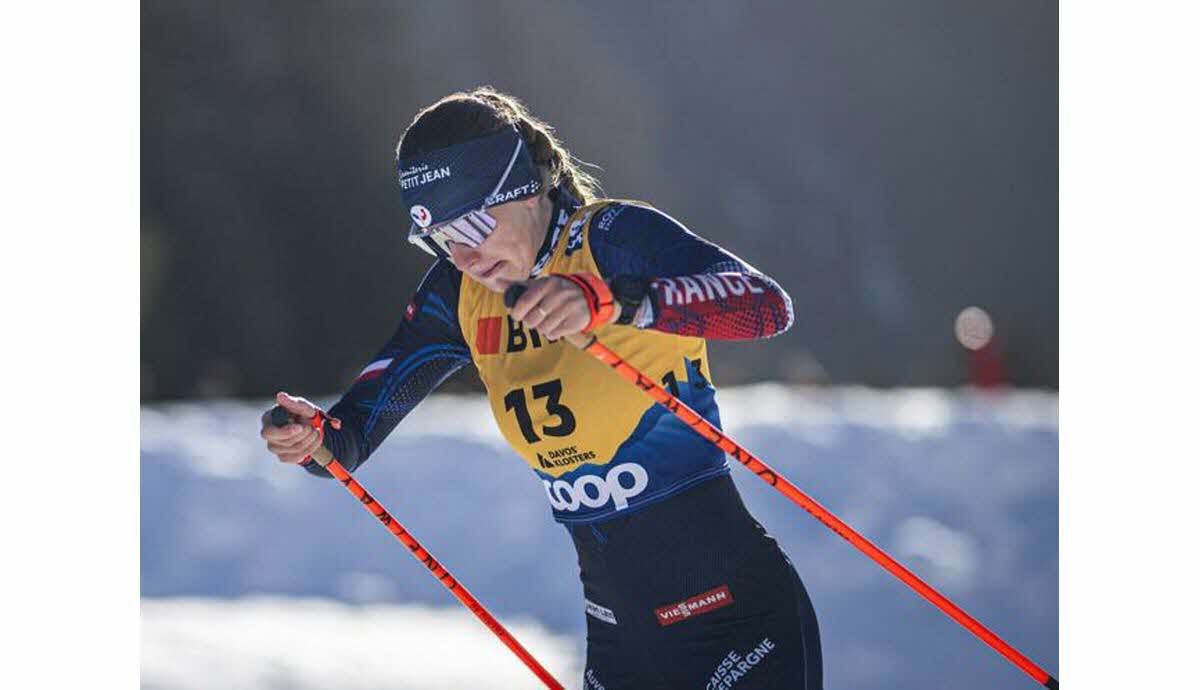 Léonie Perry en ski de fond lors d’une préparation olympique