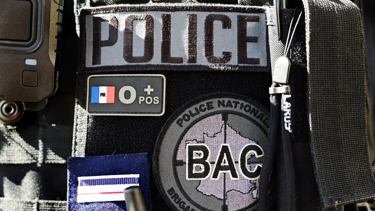 Police et véhicule dans Castres après l'incident