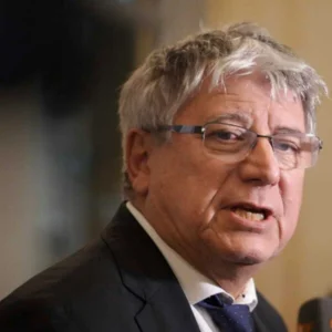 Loi spéciale et budget provisoire: tenir quelques mois
