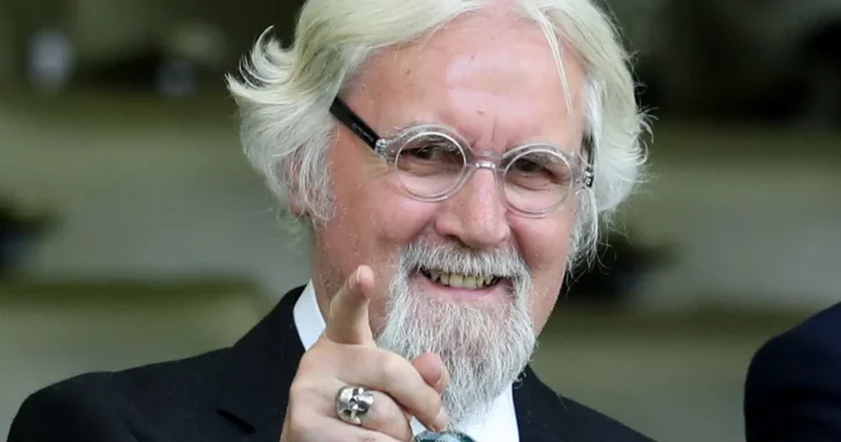 Martin Compston loue le courage de Billy Connolly face à Parkinson