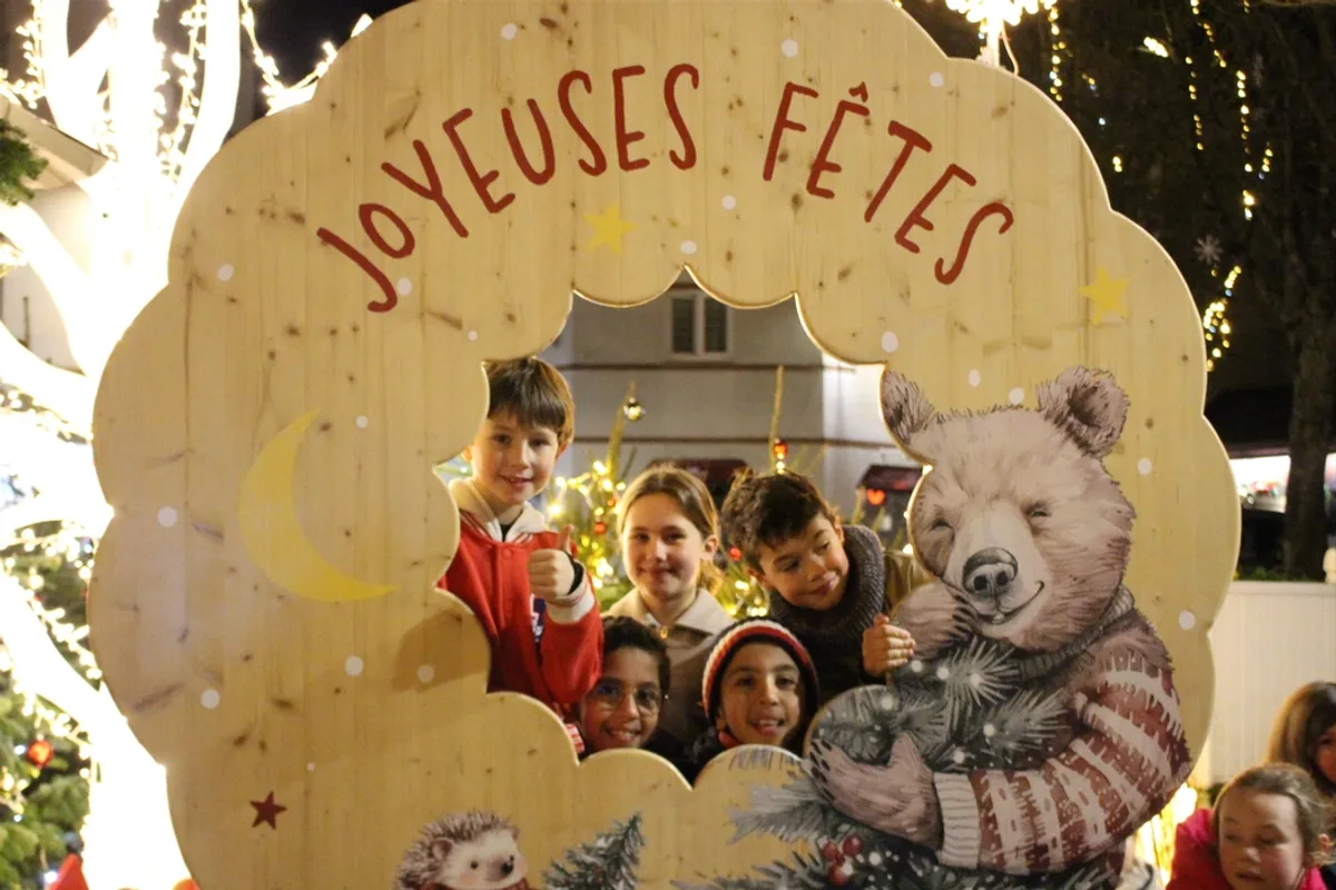 Centre-ville éclairé par les illuminations à Lorient