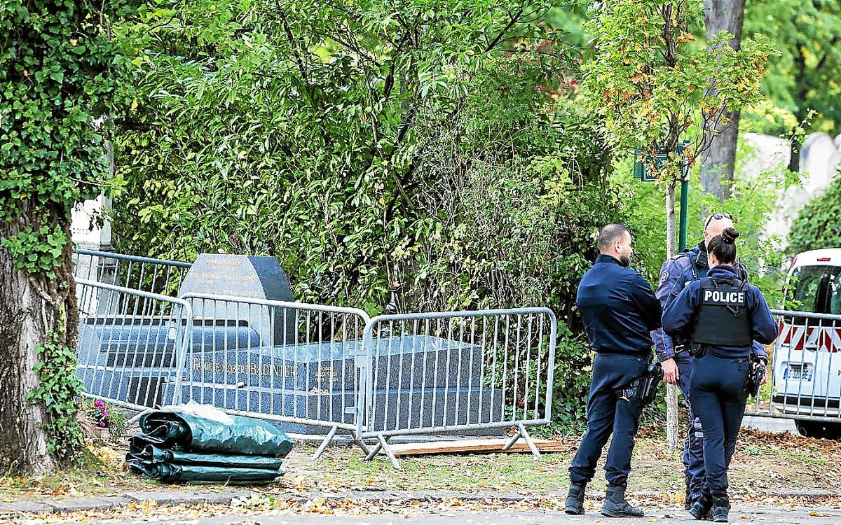Tombe de Robert Badinter au Panthéon