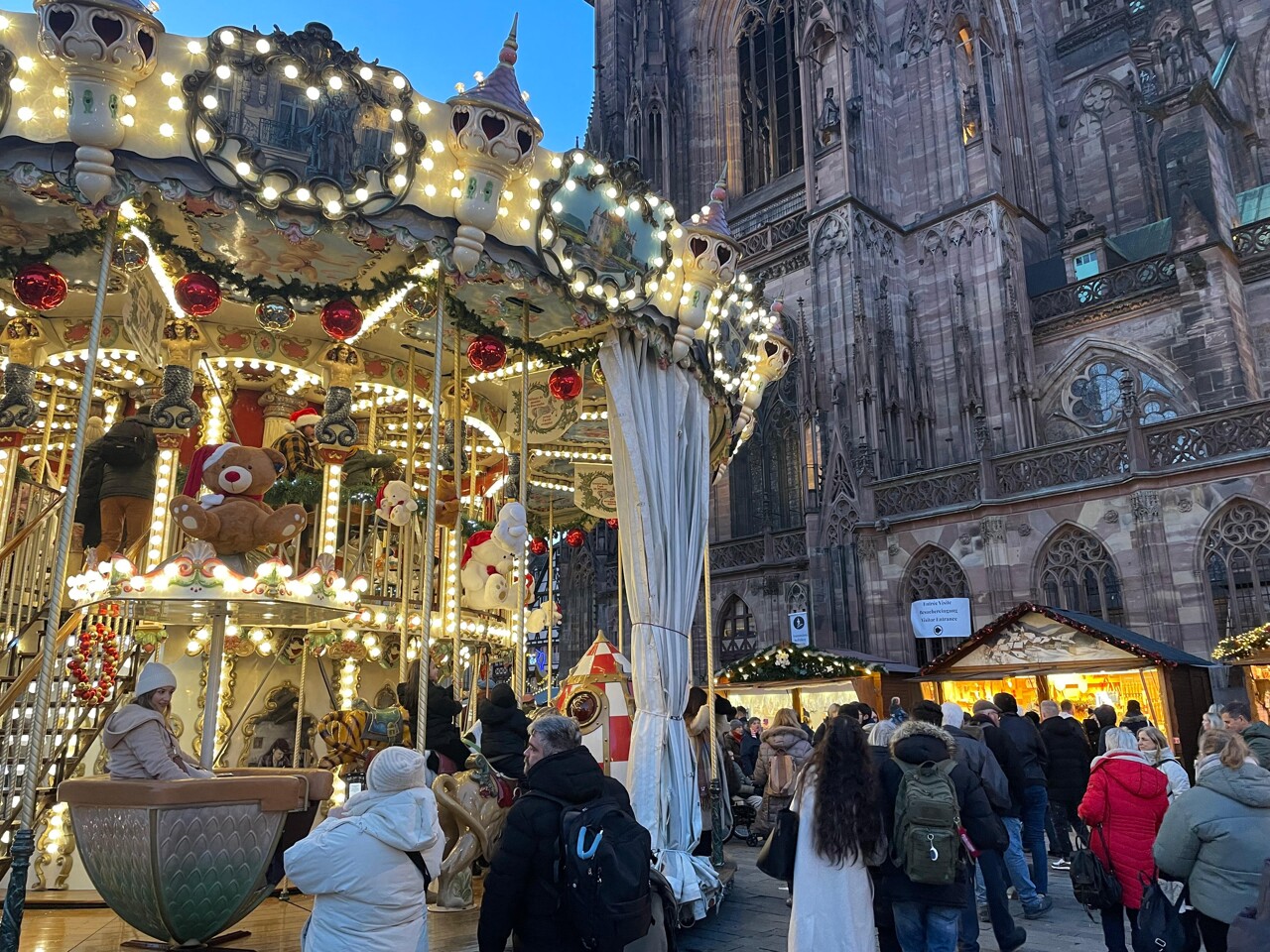 Sapin solidaire au marché de Noël de Strasbourg