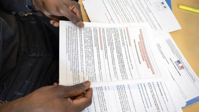 Tests civiques et langue obligatoires dès le 1er janvier en France