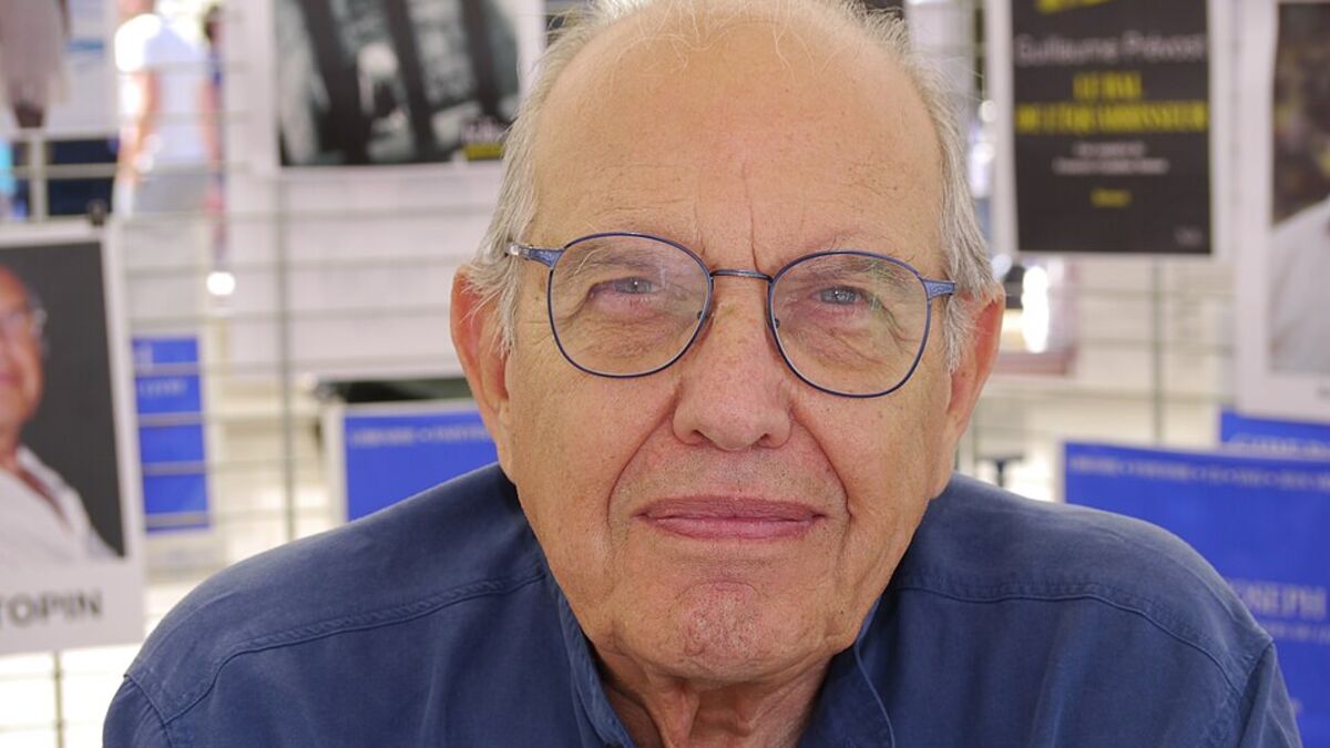 Tito Topin sur scène lors d’un événement culturel