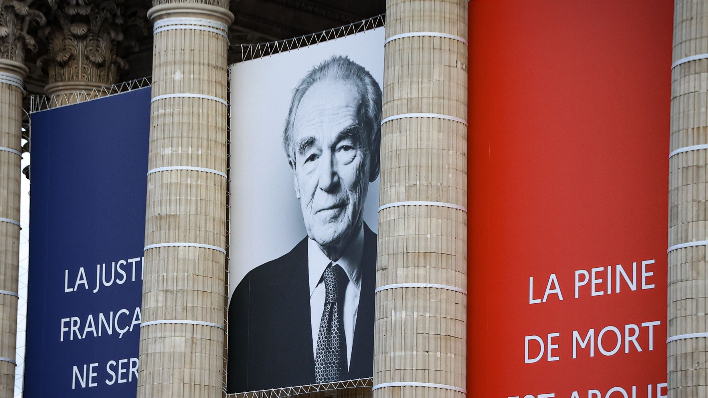 Entrée au Panthéon pour Robert Badinter