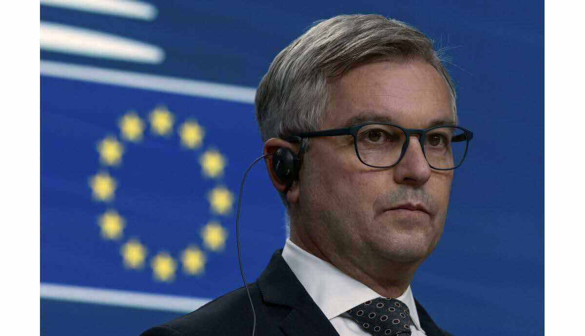 Vue générale sur l’Union européenne et les drapeaux