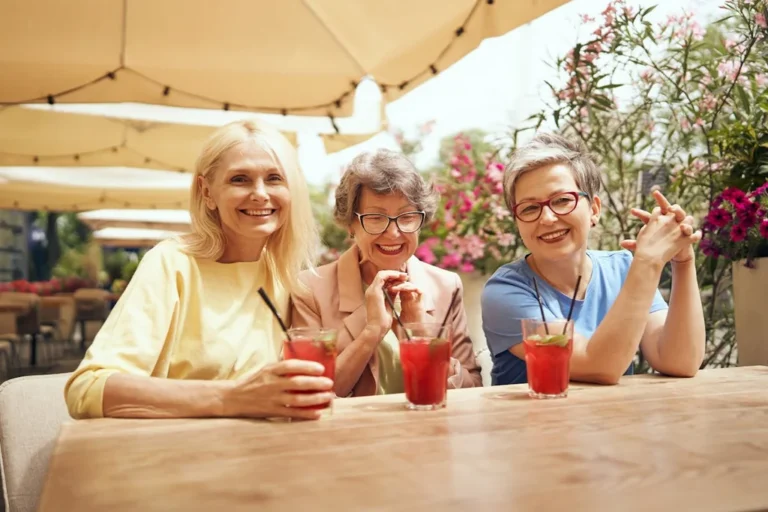 Boissons sucrées et démence : une étude rassurante pour les seniors