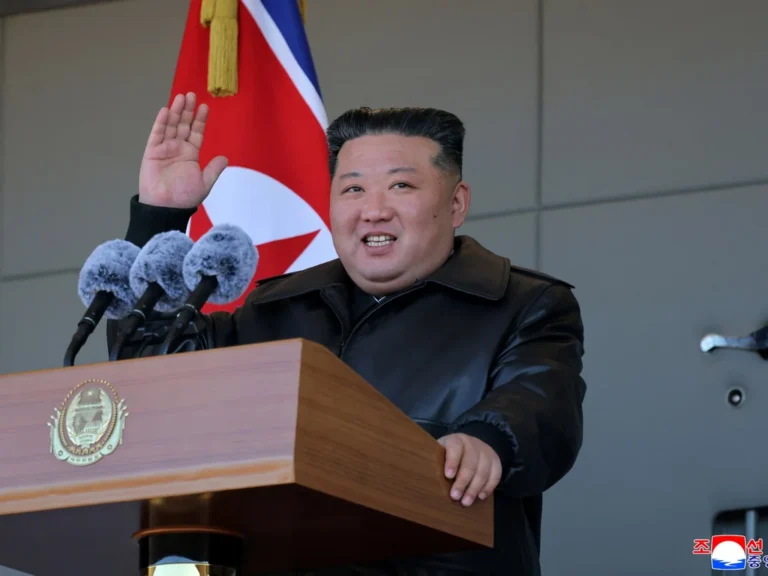 Corée du Nord : Kim supervise des essais de missiles hypersoniques