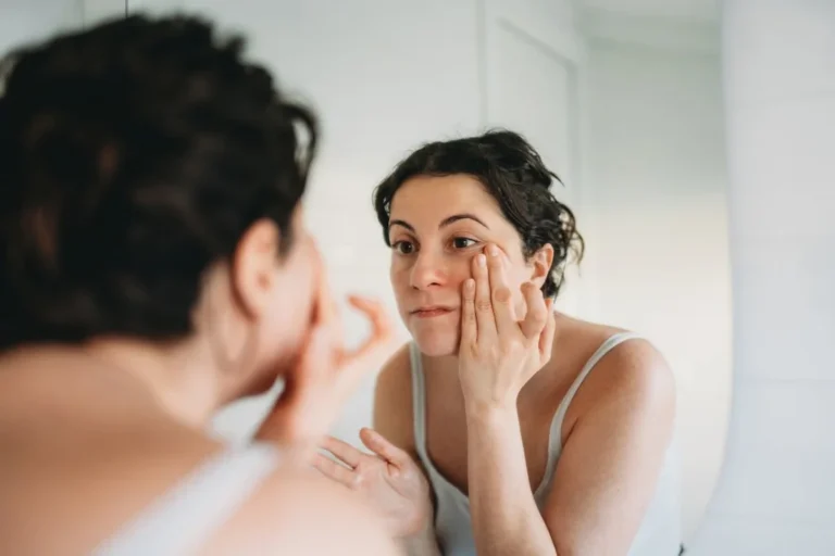 Glaçons : efficaces contre cernes et poches sous les yeux ?
