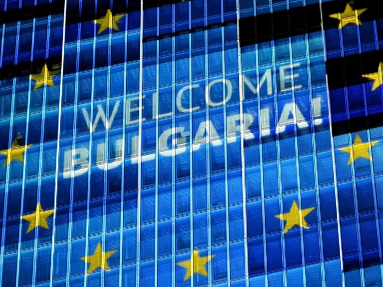 La Bulgarie adopte l'euro en 2026 : controverse et risques économiques