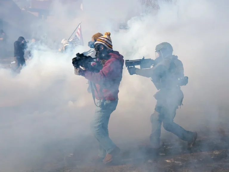 Minneapolis: agents fédéraux et accusations de fascisme