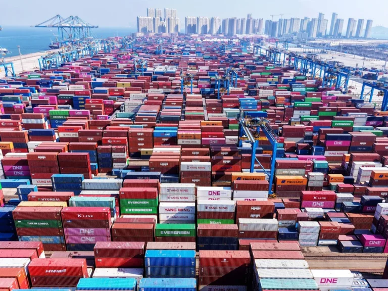 Surplus commercial chinois record en 2025 malgré les tarifs US