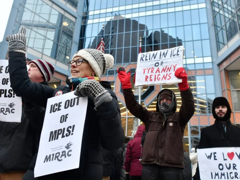 Trump promet d&rsquo;évaluer le retrait d&rsquo;agents ICE à Minneapolis