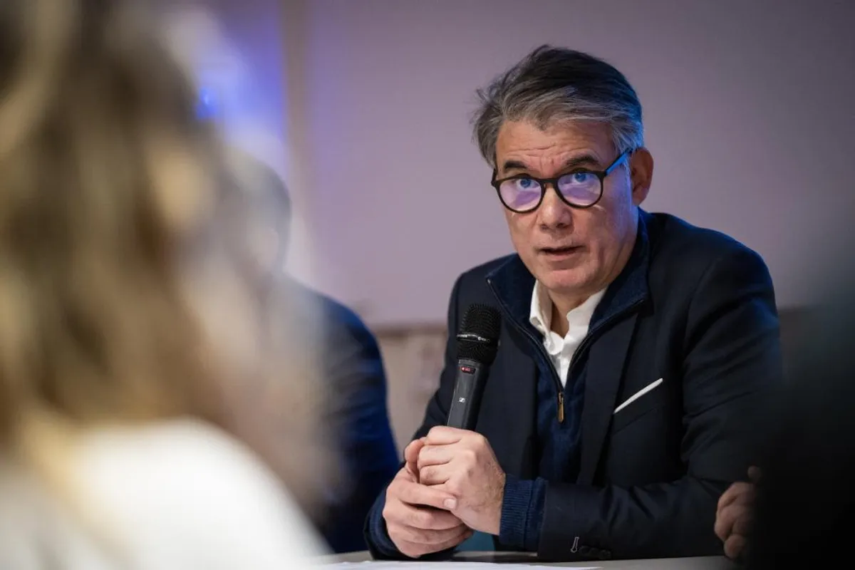 Budget 2026: le PS refuse la censure et défend le repas à un euro