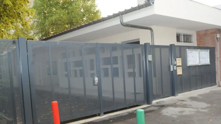 Chauffage défaillant dans une école de Toulouse : des enfants en manteaux en classe