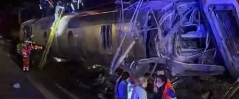 Collision entre deux trains en Espagne: au moins 39 morts