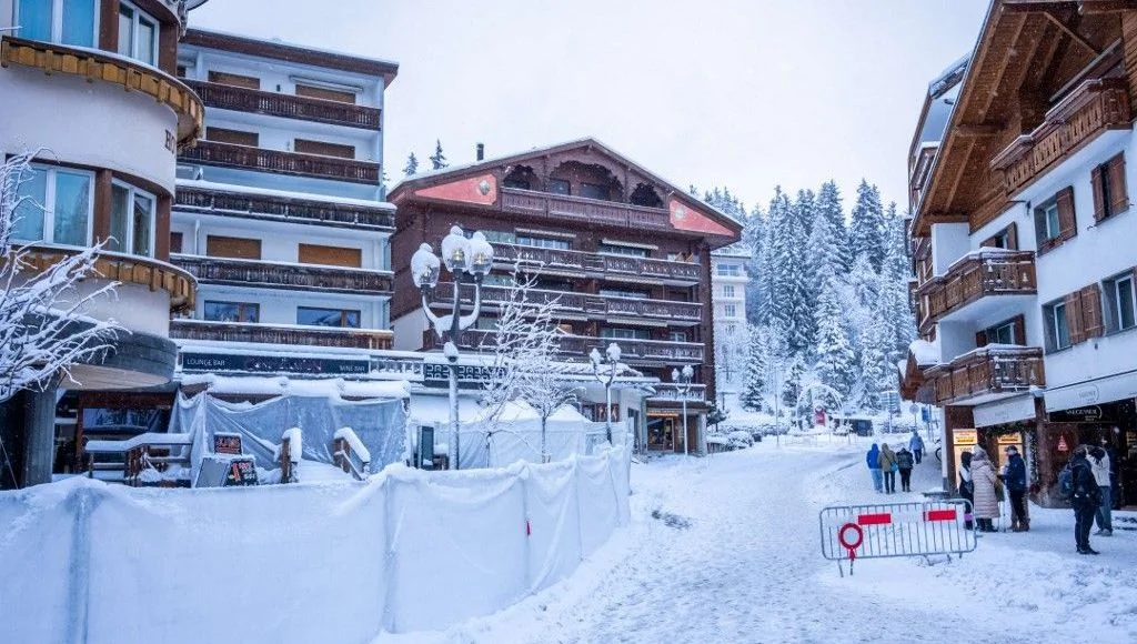 Crans-Montana: pressions sur témoins et risque de fuite