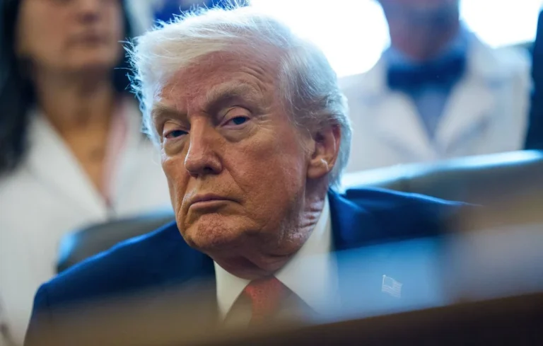Donald Trump explique ses hématomes récurrents et sa santé en pleine forme
