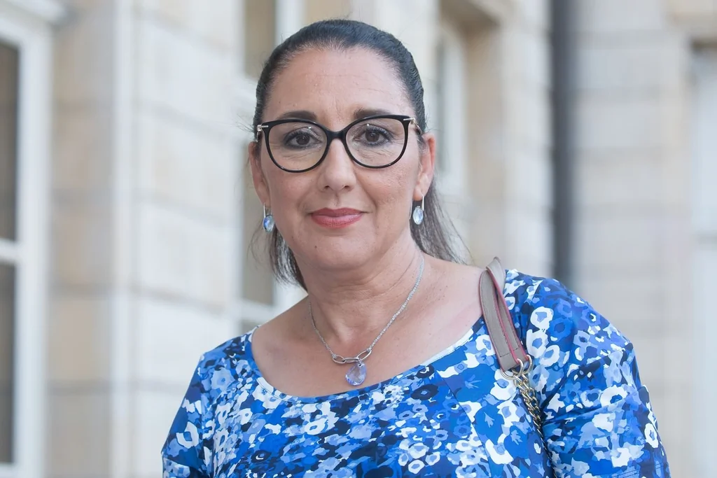 Fadila Khattabi retire sa candidature à Dijon