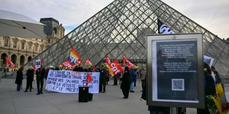 Grève reconduite au Louvre: accès partiel et réponses du ministère