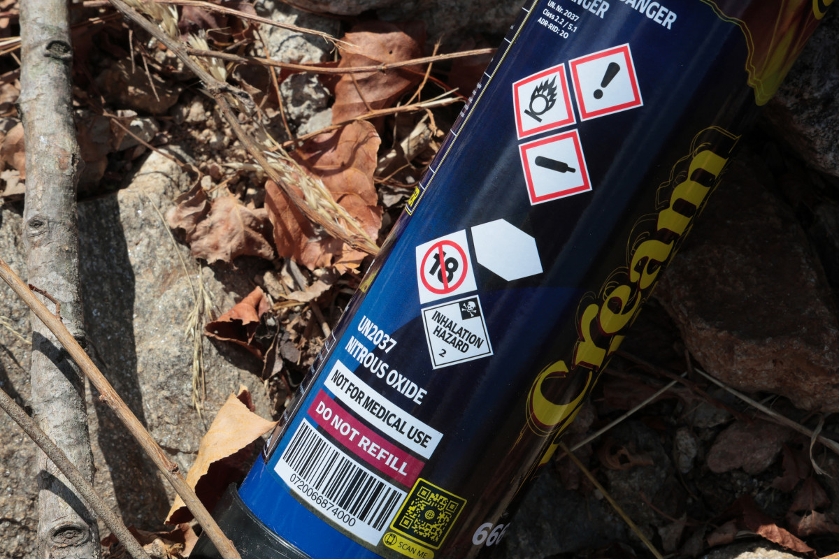 bouteille de protoxyde d'azote illustrant le gaz hilarant