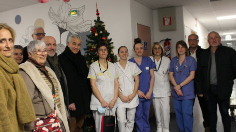 Élus et membres du personnel à la maternité de l’Hôtel-Dieu