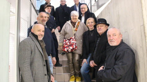 Élus visitant les policiers au Creusot