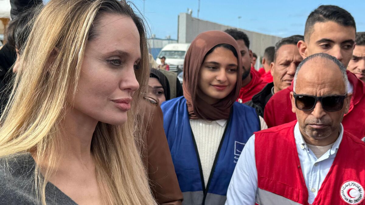 Angelina Jolie à Rafah, point de passage en Égypte