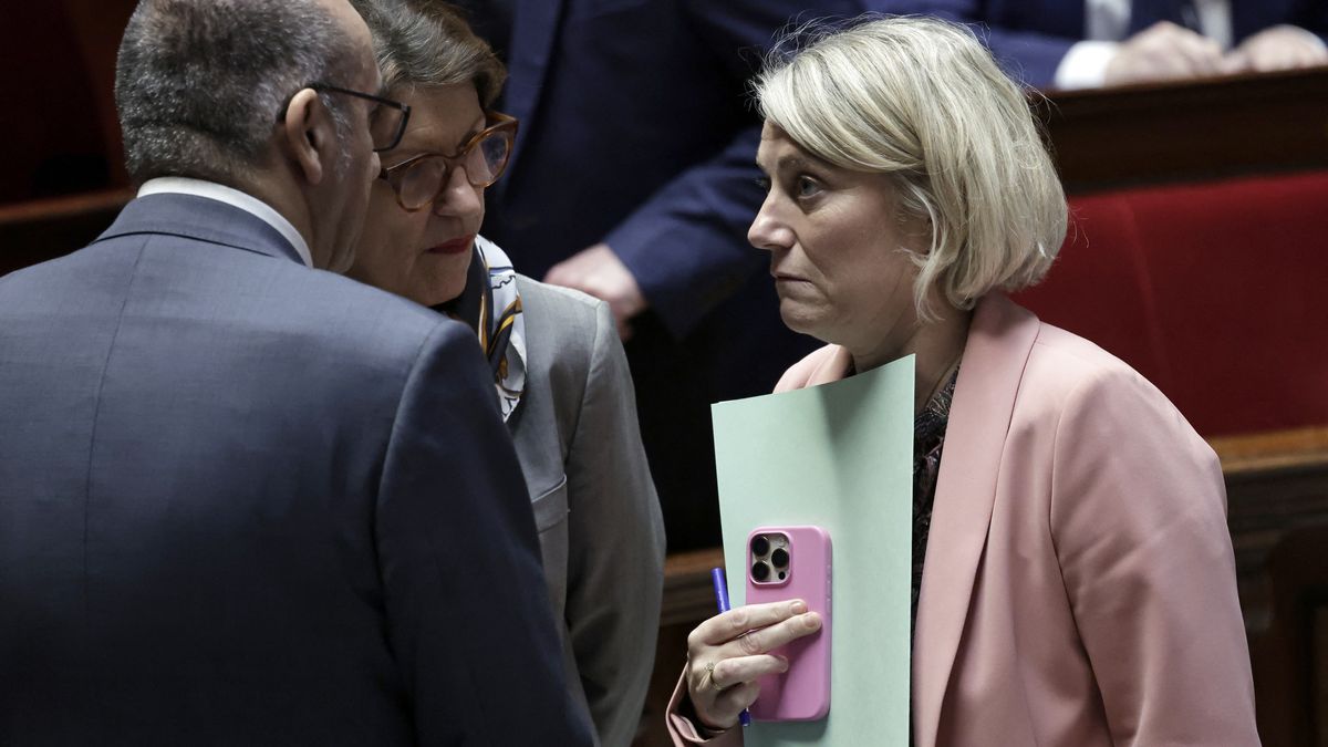 Ministre de la Santé évoquant les réquisitions possibles