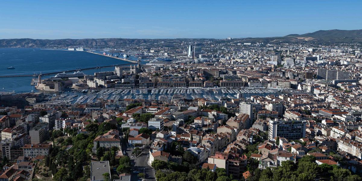 Vue générale du centre-ville de Marseille près du Vieux-Port