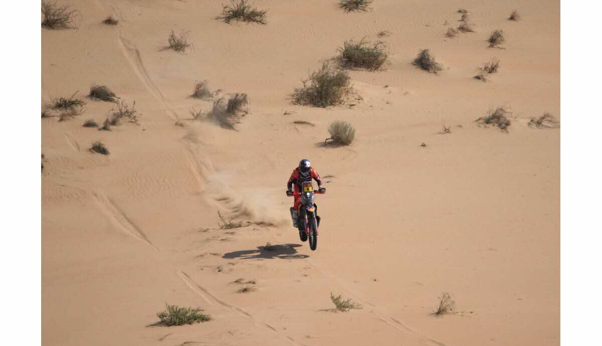 Daniel Sanders remporte la 2e étape moto du Dakar 2026 Yanbu-AlUla