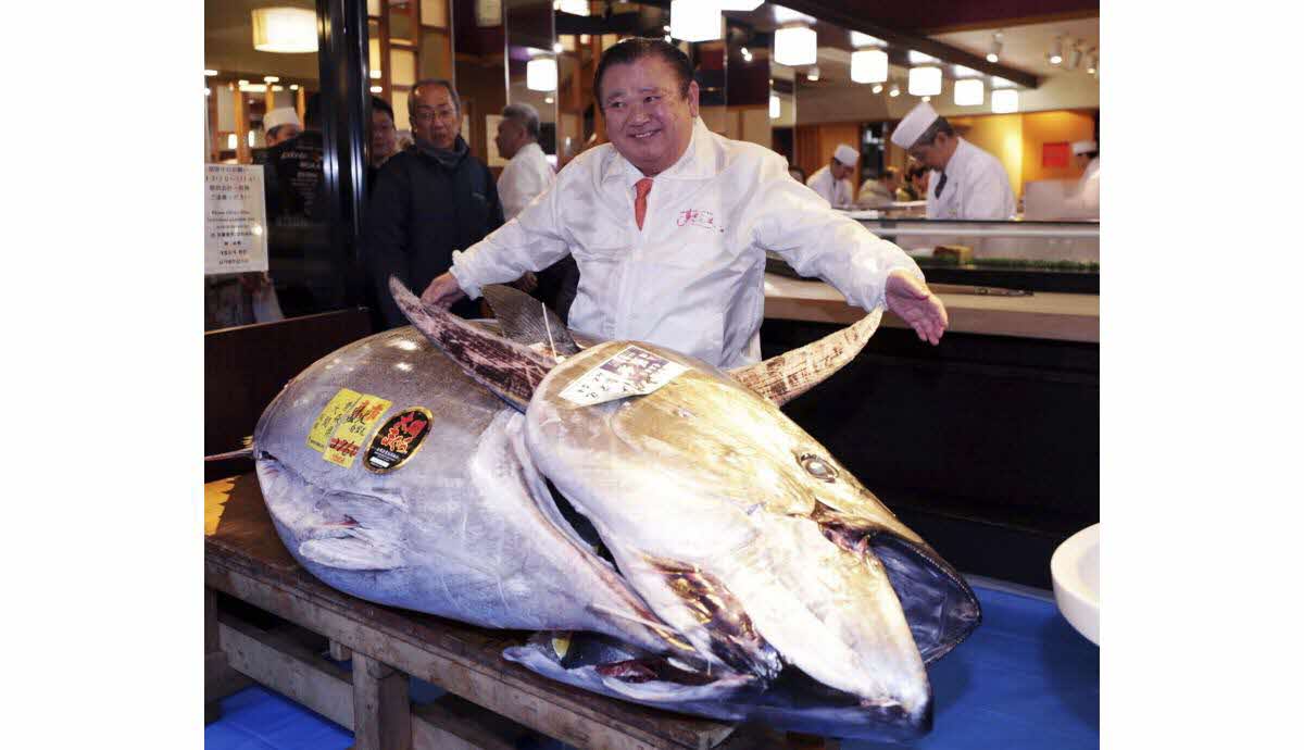Le roi du thon lors de l'enchère à Tokyo