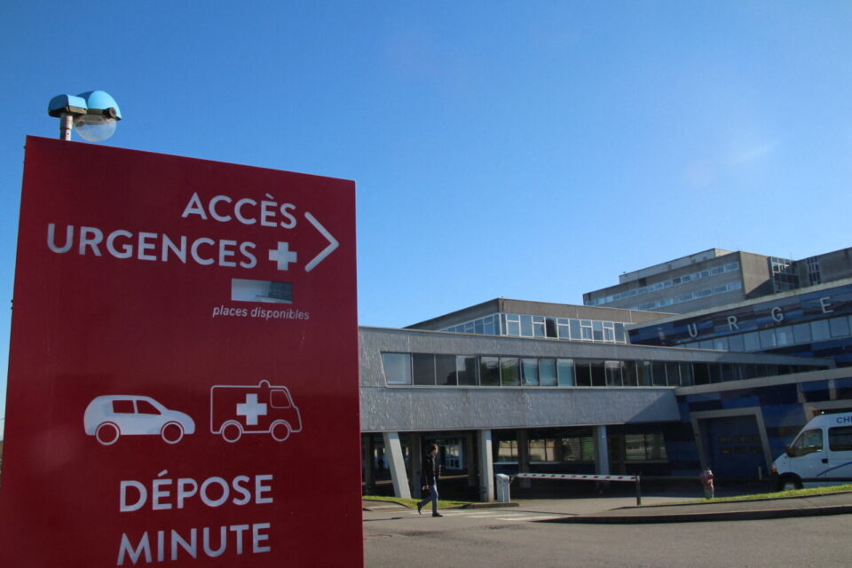 Avant de se rendre aux Urgences dans le territoire hospitalier de Bretagne occidentale, il est recommandé de contacter prioritairement son médecin traitant ou d’appeler le 15.