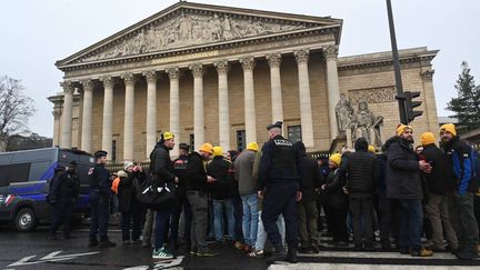 Manifestation organisée par la Coordination rurale devant l Assemblée nationale