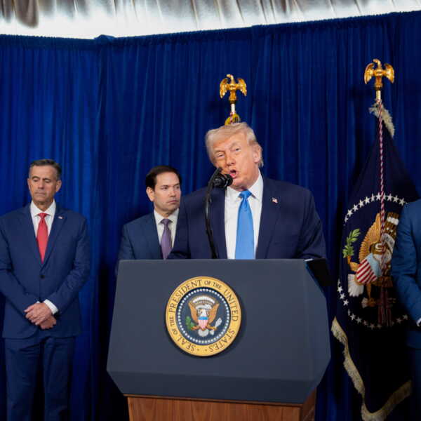 Avion maquillé en appareil civil utilisé par l'armée