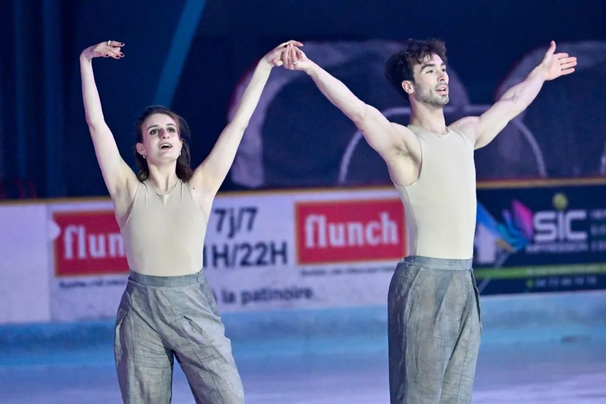 Patineur sur glace en action