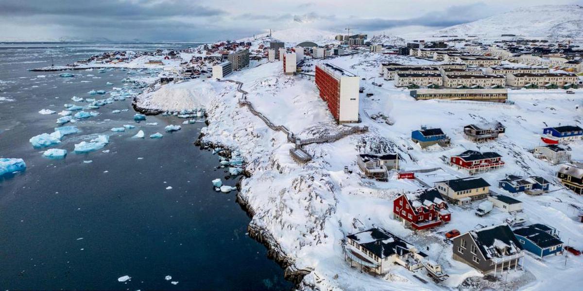 Composition montrant Groenland et troupes européennes