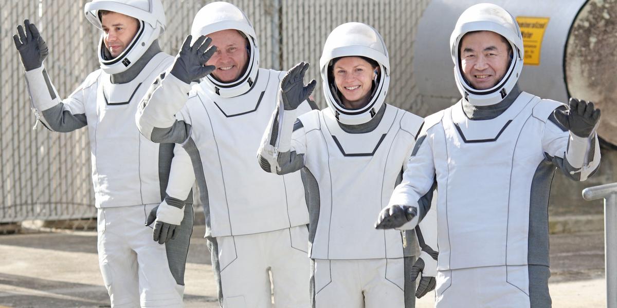 Quatre astronautes Crew-11 lors de leur retour sur Terre