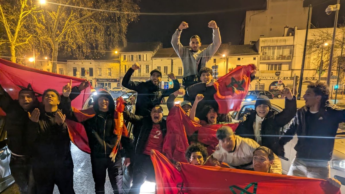 Supporters marocains célébrant à Agen après la CAN