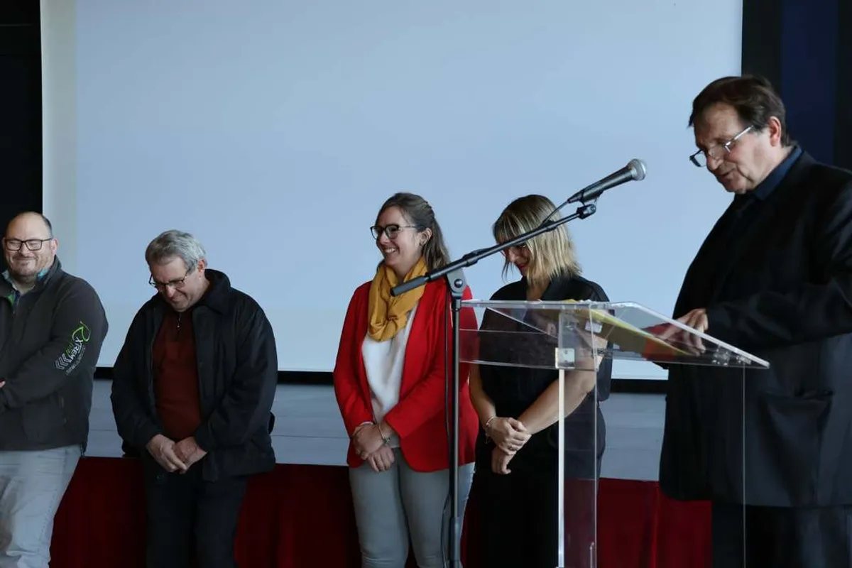 Homme politique lors des vœux de fin de mandat dans une commune rurale