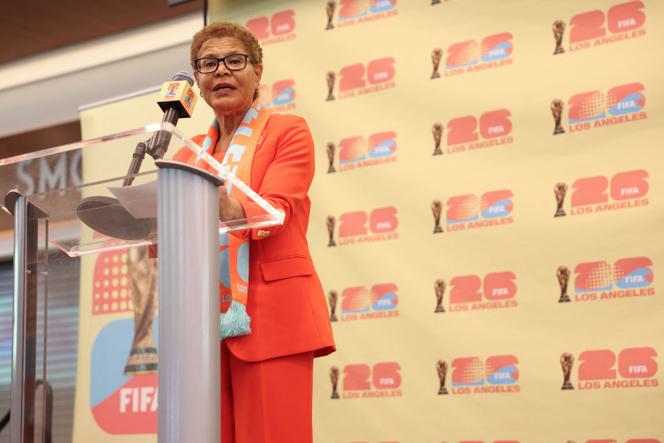 La maire de Los Angeles Karen Bass lors d’une conférence de presse