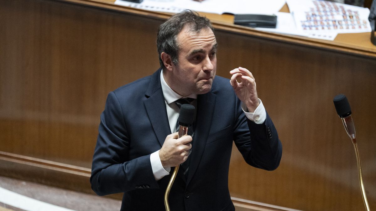 Vue générale d'une réunion gouvernementale à l'Élysée