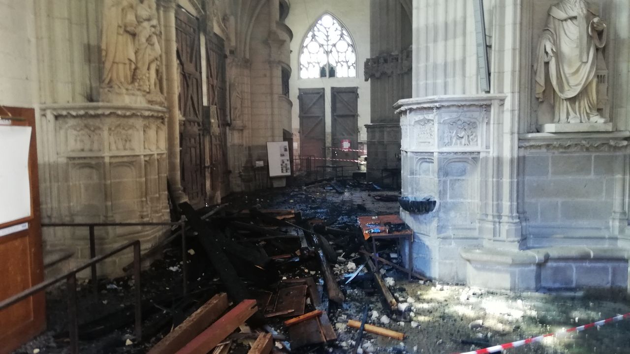 Photo de l'incendie de la cathédrale de Nantes en juillet 2020
