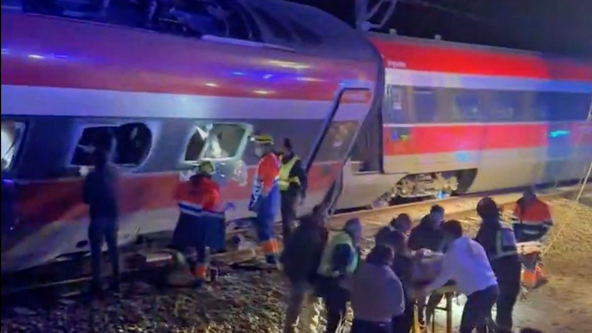 Vue générale des trains accidentés près d’Adamuz