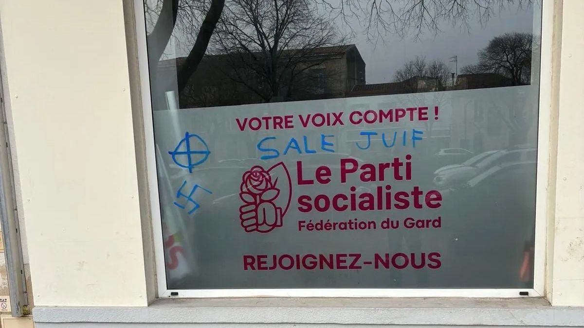 Inscriptions antisémite sur la façade d'une fédération PS à Nîmes