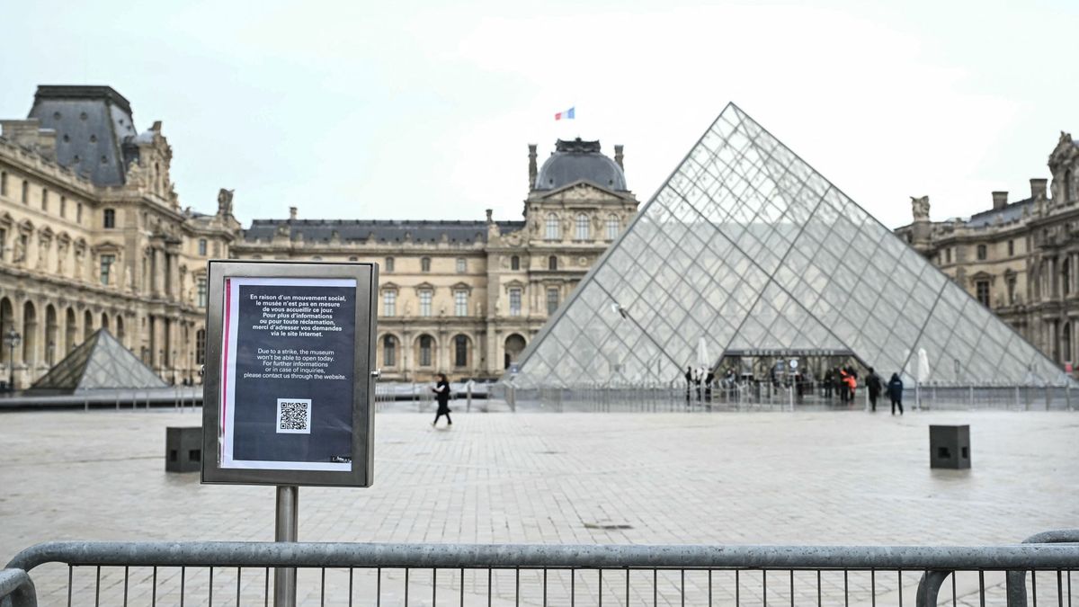 Assemblée des syndicats au Louvre lors d'une assemblée générale