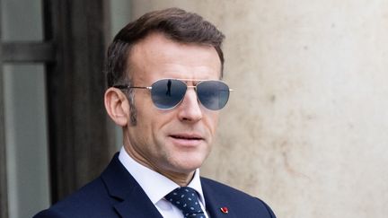 Emmanuel Macron sur le perron de l